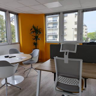 Open Space  8 postes Coworking Rue Albert Dennery Tours 37000 - photo 4